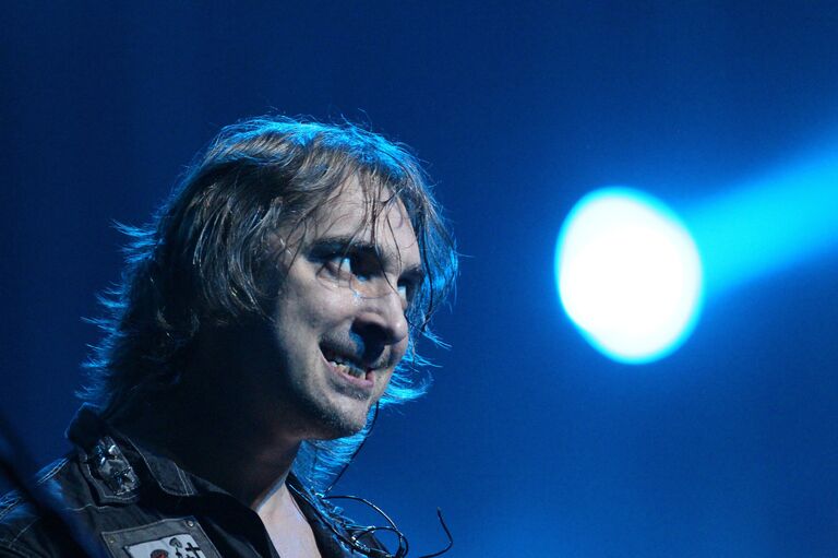 Участник группы Король и Шут Михаил Горшенев на концерте Чартова дюжина. Топ-13 Участник группы Король и Шут Михаил Горшенев на концерте Чартова дюжина. Топ-13