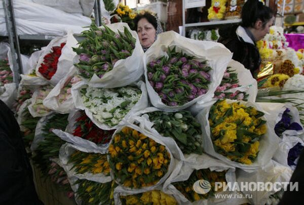 Продажа цветов к празднику 8 Марта