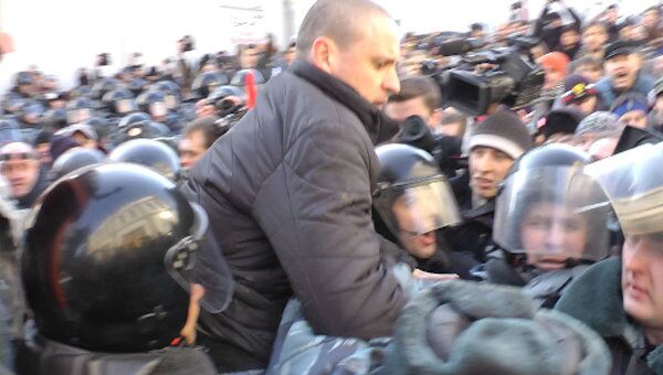Омоновцы вынесли Сергея Удальцова с Арбатской площади 
