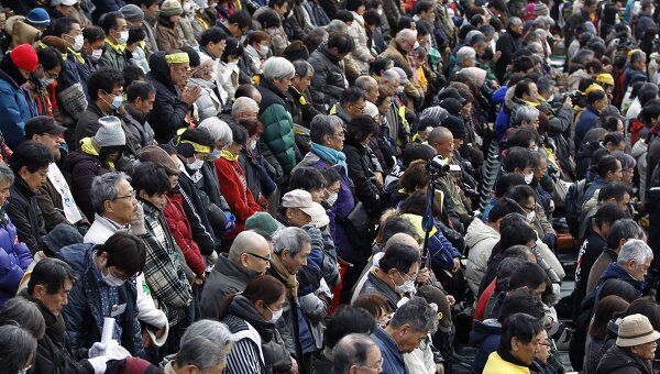 В Японии прошла минута молчания в память о жертвах землетрясения и цунами