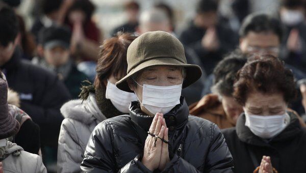 Минута молчания в Японии в память о жертвах землетрясения и цунами