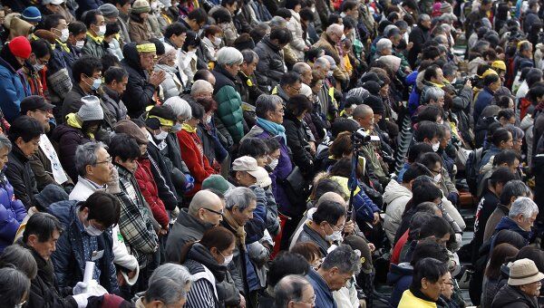 Японцы почтили минутой молчания память жертв землетрясения 2011 года
