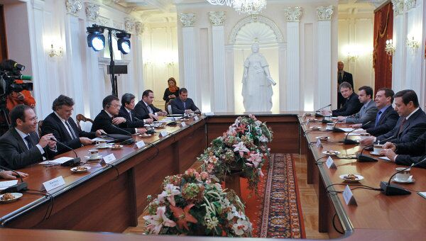 Президент РФ Д.Медведев провел встречу с представителями иностранных деловых кругов