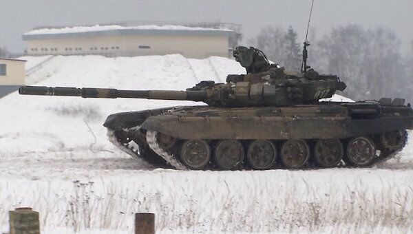 Танк Т-90 поражает цели на полном ходу. Кадры с учений