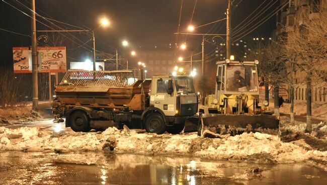 Затопление центральной улицы Ижевска из-за аварии водопровода