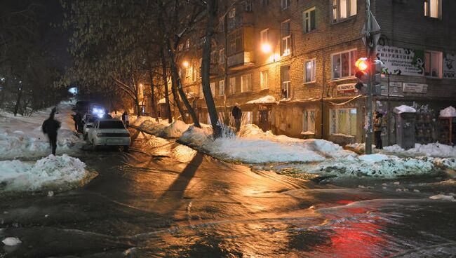 Затопление центральной улицы Ижевска из-за аварии водопровода