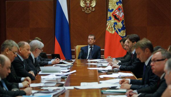 Д. Медведев проводит совещание по экономическим вопросам