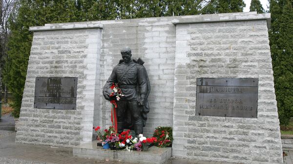 Монумент Воину-освободителю Бронзовый солдат в Таллине
