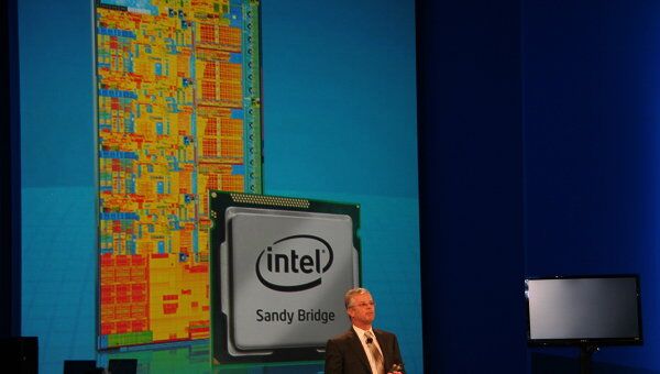 Вице-президент Intel Дэвид Перлмуттер представляет новые процессоры на конференции IDF