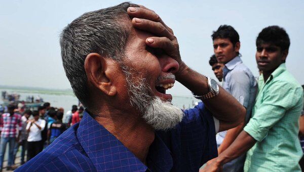 Число жертв крушения парома в Бангладеш возросло до 66 человек