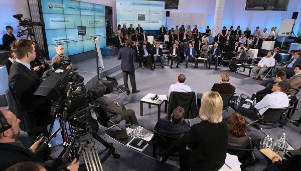 Президент РФ Д.Медведев провел первую из серии встреч в формате Открытого правительства