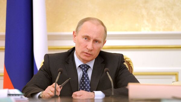 Премьер-министр РФ В.Путин проводит совещание с членами правительства РФ
