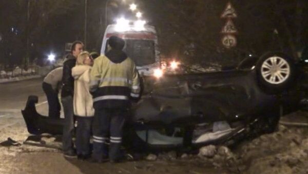 Автомобиль перевернулся на северо-западе Москвы