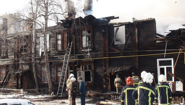 Пожар в двухэтажном жилом доме в Новосибирске