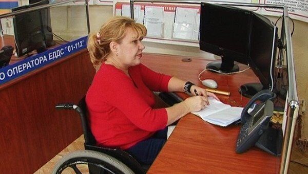 Почти 150 инвалидов работают в МЧС РФ диспетчерами оперативной службы