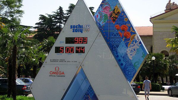 Олимпийские часы, отсчитывающие время до начала церемонии открытия Олимпийский Игр в 2014 году в Сочи