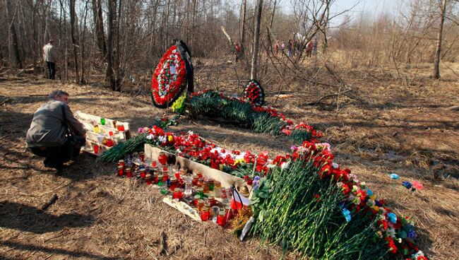 На месте авиакатастрофы под Смоленском. Архив