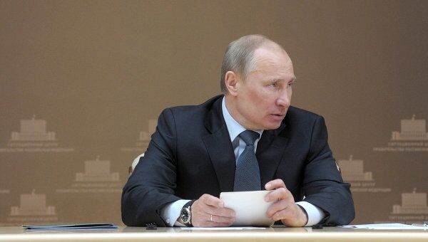 Владимир Путин проводит совещание в ситуационном центре правительства РФ