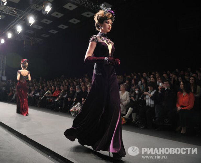 Показ Slava Zaitsev в рамках Mercedes-Benz Fashion Week Russia