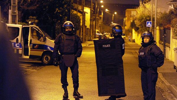 Полиция запугивает тулузского стрелка светошумовыми гранатами – ТВ