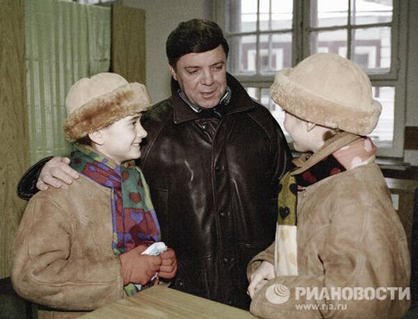 Борис Громов с семьей