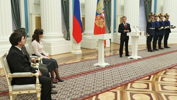 Президент РФ Д.Медведев вручил премии президента молодым деятелям культуры