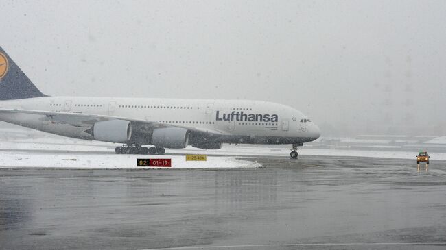 Прилет авиалайнера Lufthansa A380 в аэропорт Внуково