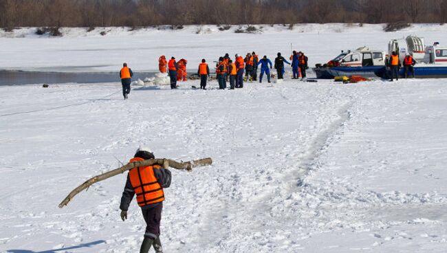 Подъем вертолета, упавшего в Волгу в Нижнем Новгороде