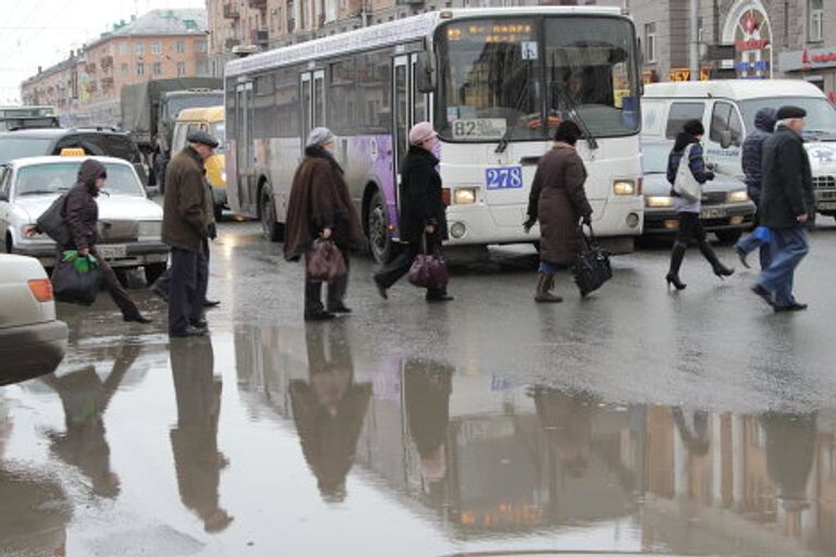 Дожди и лужи: как Омск и Томск справляются с весной