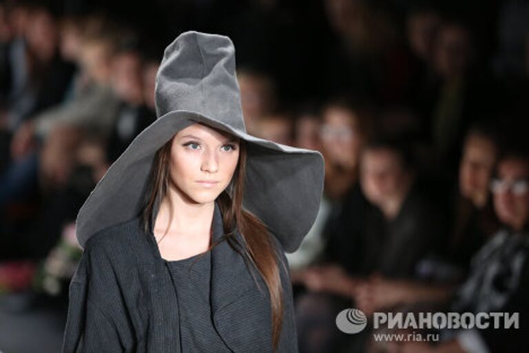 Показ коллекции И. Хакамады в рамках Mercedes-Benz Fashion Week