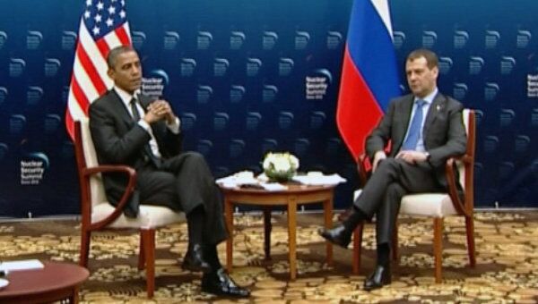 Медведев позвал Обаму в гости, тот пообещал приехать после выборов