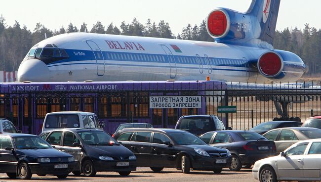 Самолет авиакомпании Белавиа в национальном аэропорту Минск.