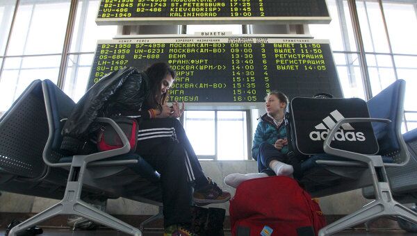 Пассажиры ожидают вылетов в Национальном аэропорту Минск. Архивное фото