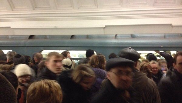 Давка в метро на станции Театральная