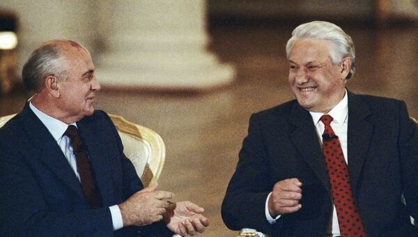 Михаил Горбачев и Борис Ельцин. Архивное фото