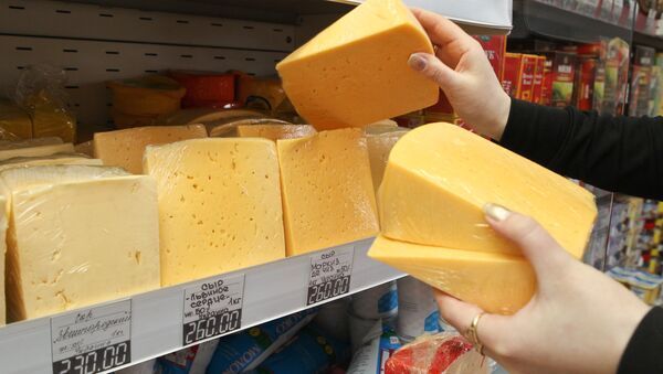 Продажа сыра в Томске, архивное фото