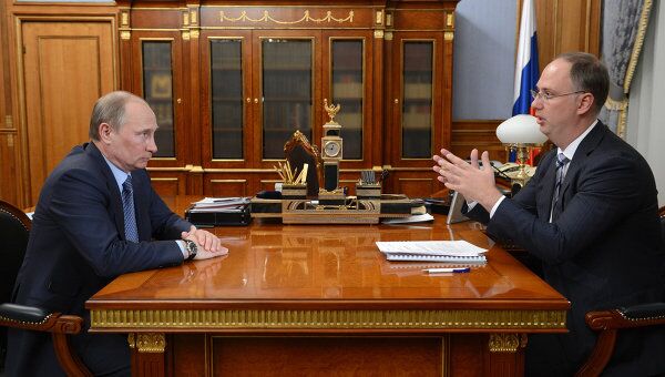 Президент РФ В.Путин и гендиректор РФПИ К.Дмитриев. Архивное фото