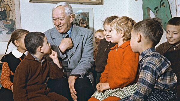 Писатель К.Чуковский с детьми