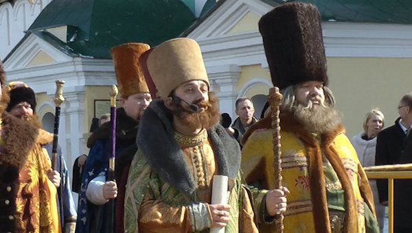 Костромичи отметили призвание Романова на царство, надев костюмы бояр