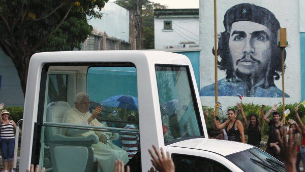 Тропический ливень не помешал кубинцам проводить Папу Римского