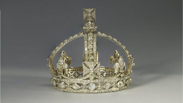 Миниатюрная алмазная корона королевы Виктории с 1 тысячей бриллиантов