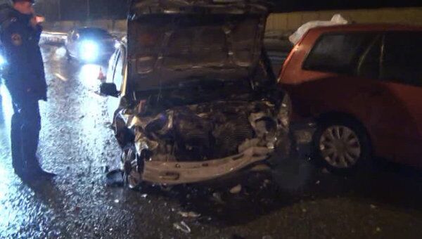 Лихач спровоцировал аварию с участием семи машин на западе Москвы