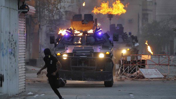 Столкновения демонстрантов с полицией в столице Бахрейна