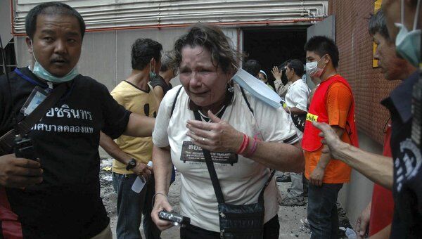 Туристы, пострадавшие при пожаре в гостинице Lee Garden Plaza в городе Хат Яй в Таиланде