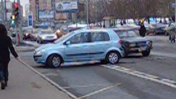 Два автомобиля столкнулись на улице Покрышкина в Москве