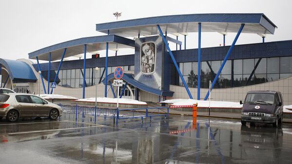 Здание аэропорта города Сургута. Архивное фото
