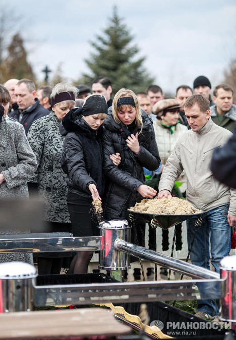 Похороны майора Сергея Солнечникова в городе Волжском