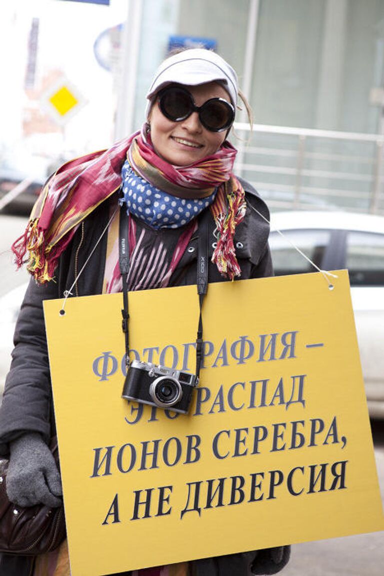 Московские фотографы провели у посольства Узбекистана плов-пикет