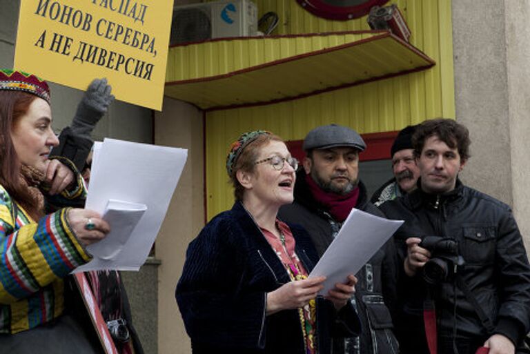 Московские фотографы провели у посольства Узбекистана плов-пикет