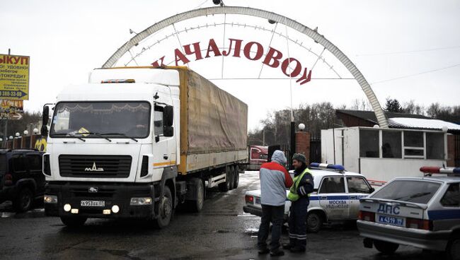 Последствия пожара на Качаловском рынке в Москве